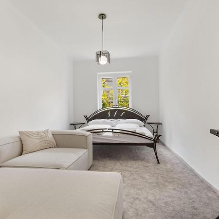 Ah Luxury Old Town Apartment Братислава Екстериор снимка