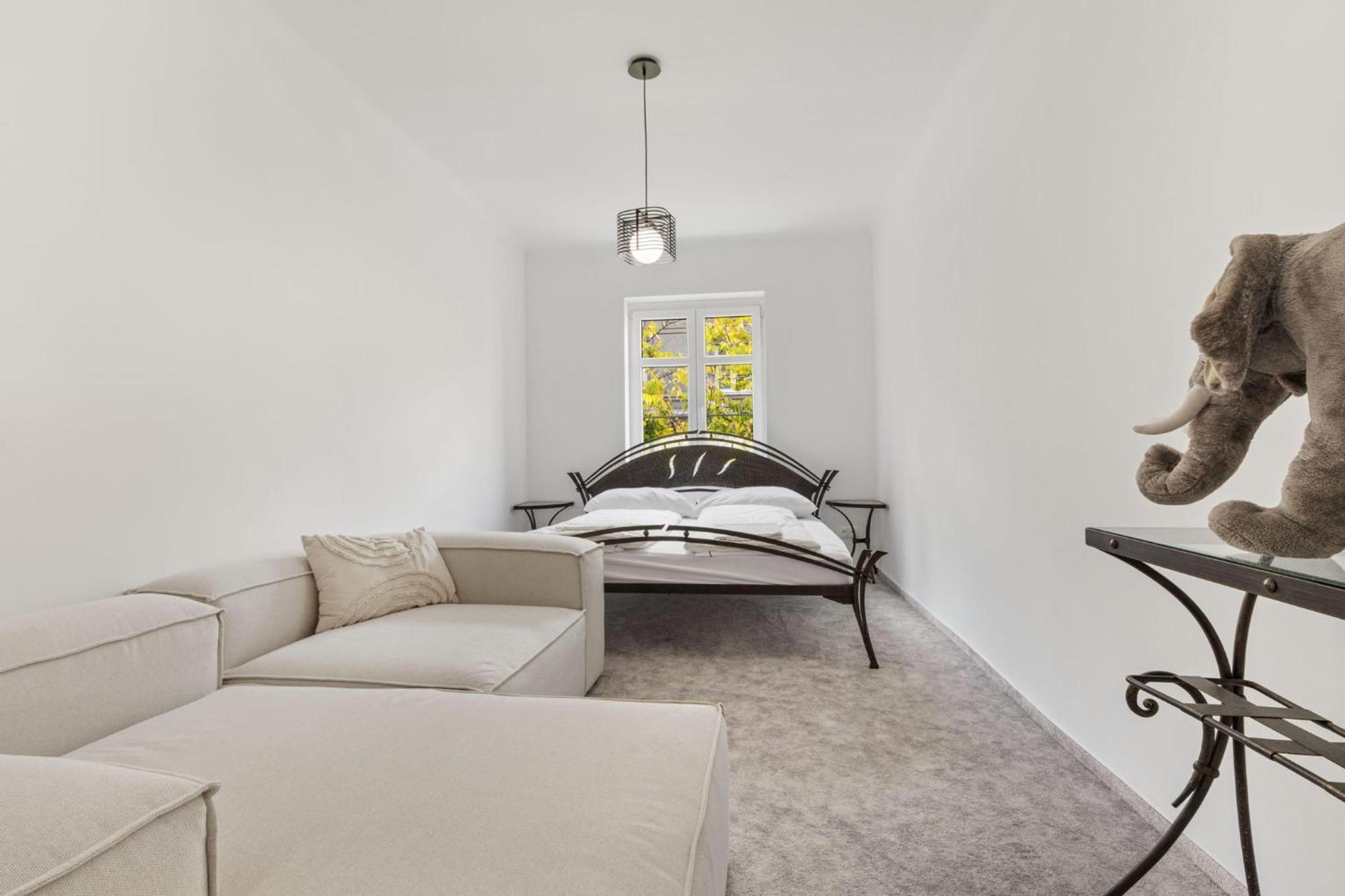 Ah Luxury Old Town Apartment Братислава Екстериор снимка